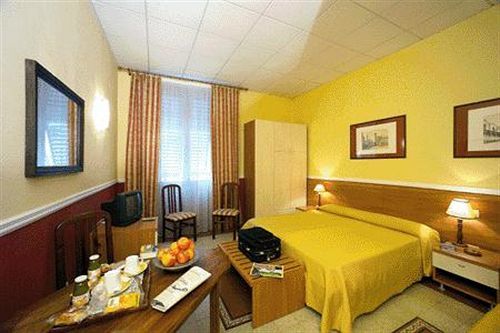 B&B Residenza Manzoni Florence Buitenkant foto